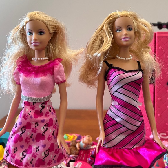 Barbie doll lot with closet - Picture 8 of 9